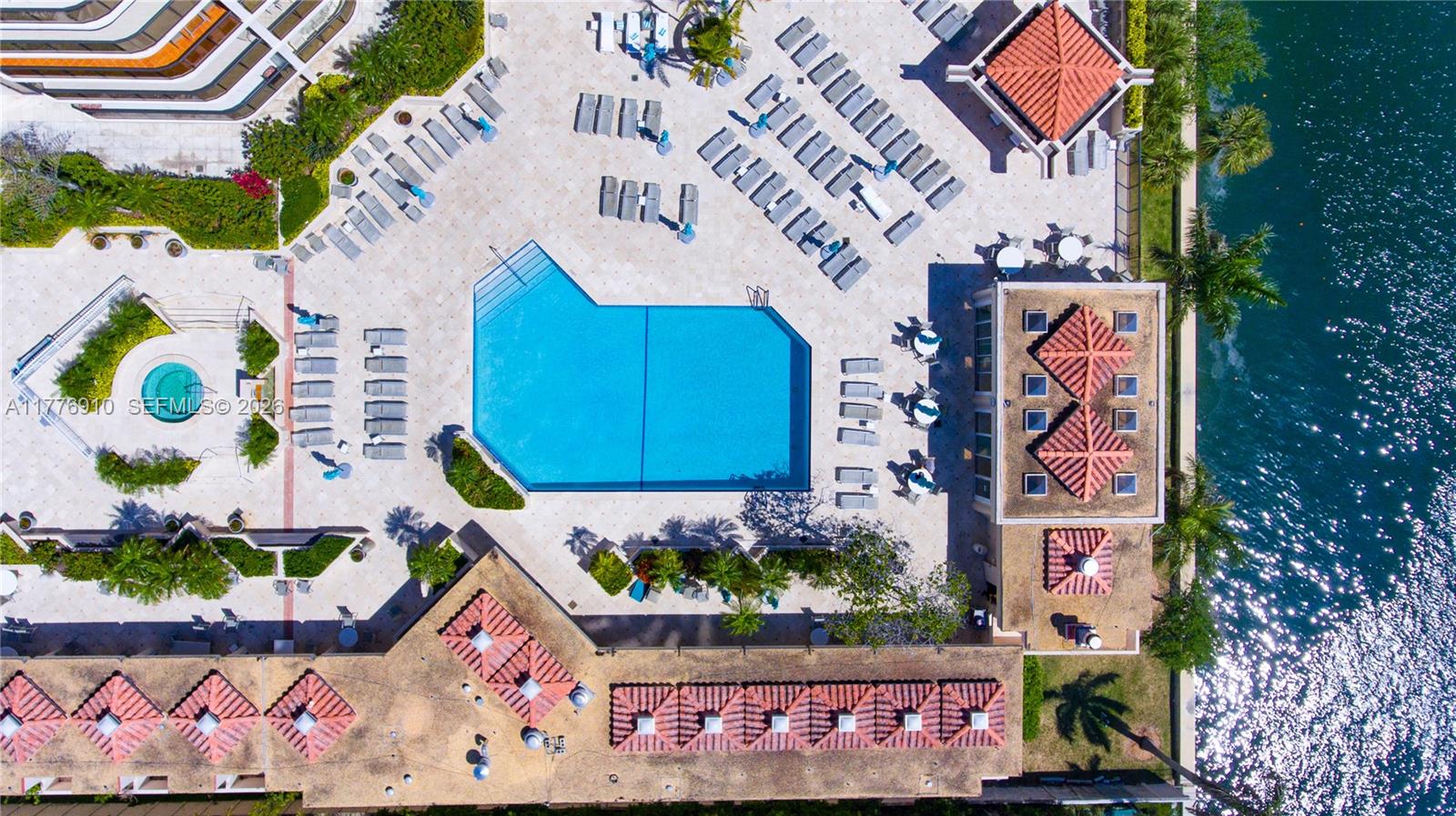 TURNBERRY ISLE SOUTH COND - Residential