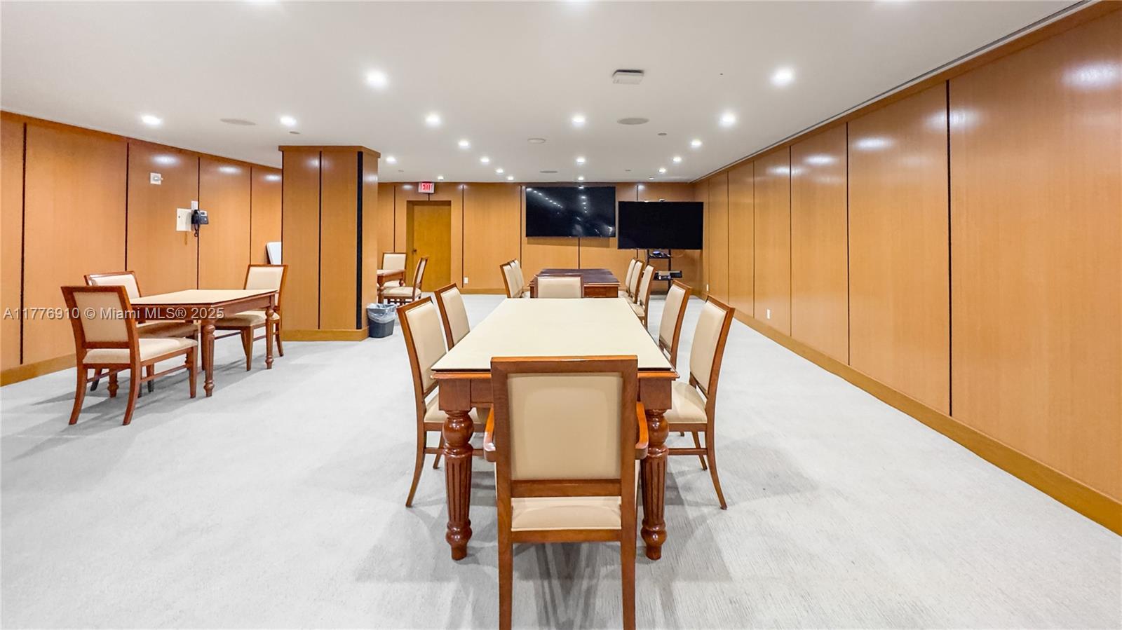 TURNBERRY ISLE SOUTH COND - Residential