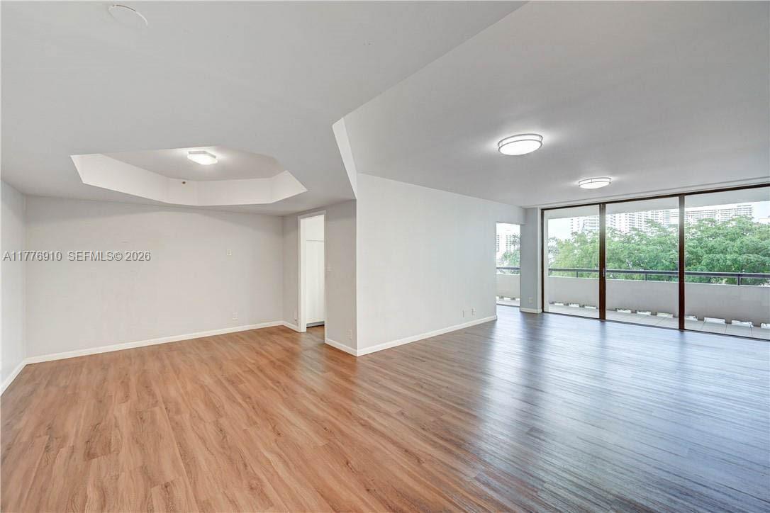 TURNBERRY ISLE SOUTH COND - Residential