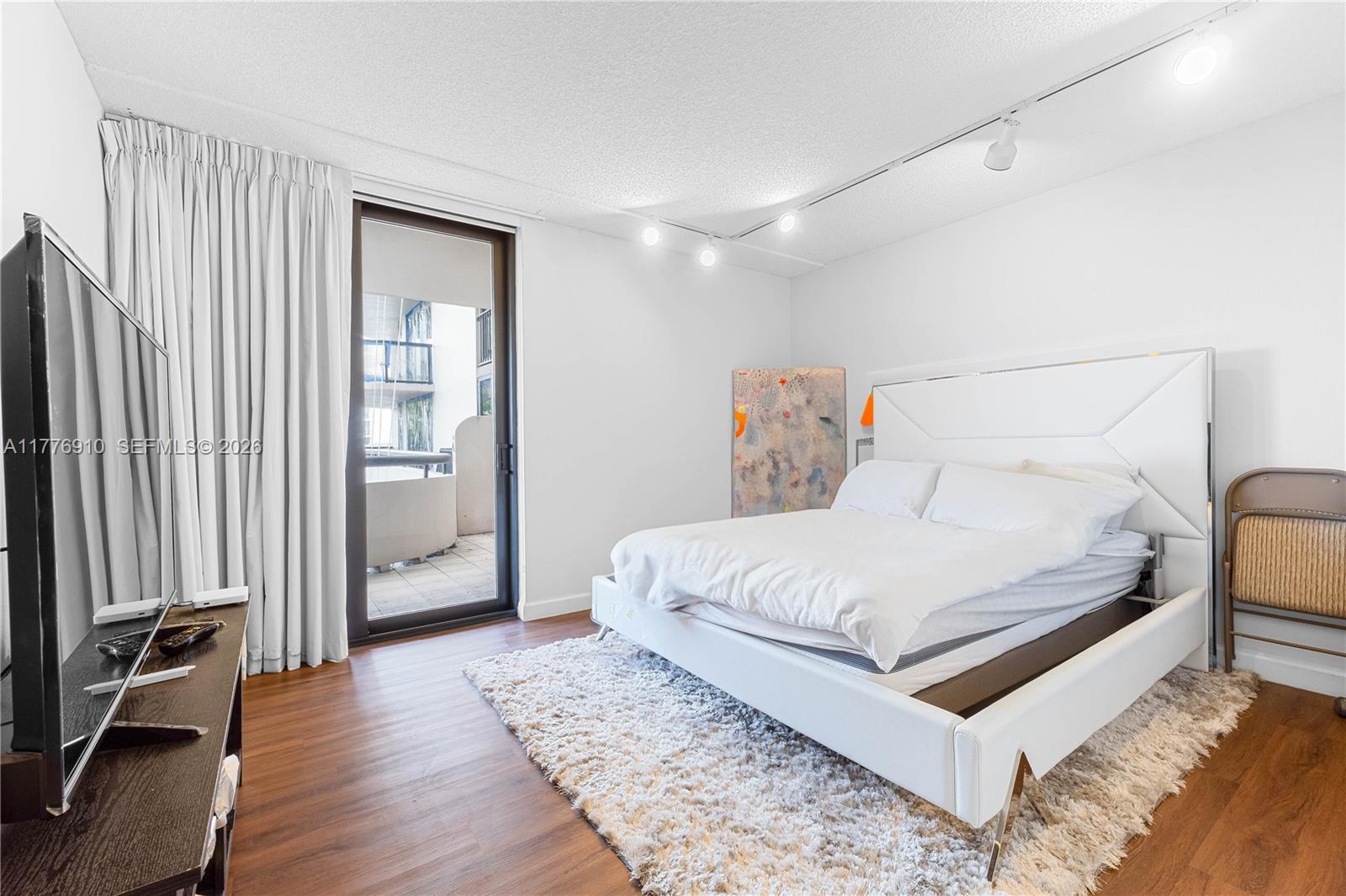 TURNBERRY ISLE SOUTH COND - Residential