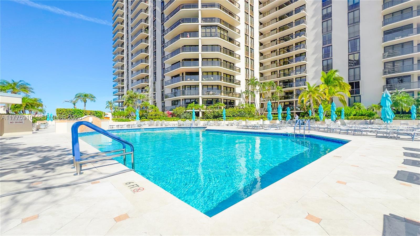 TURNBERRY ISLE SOUTH COND - Residential