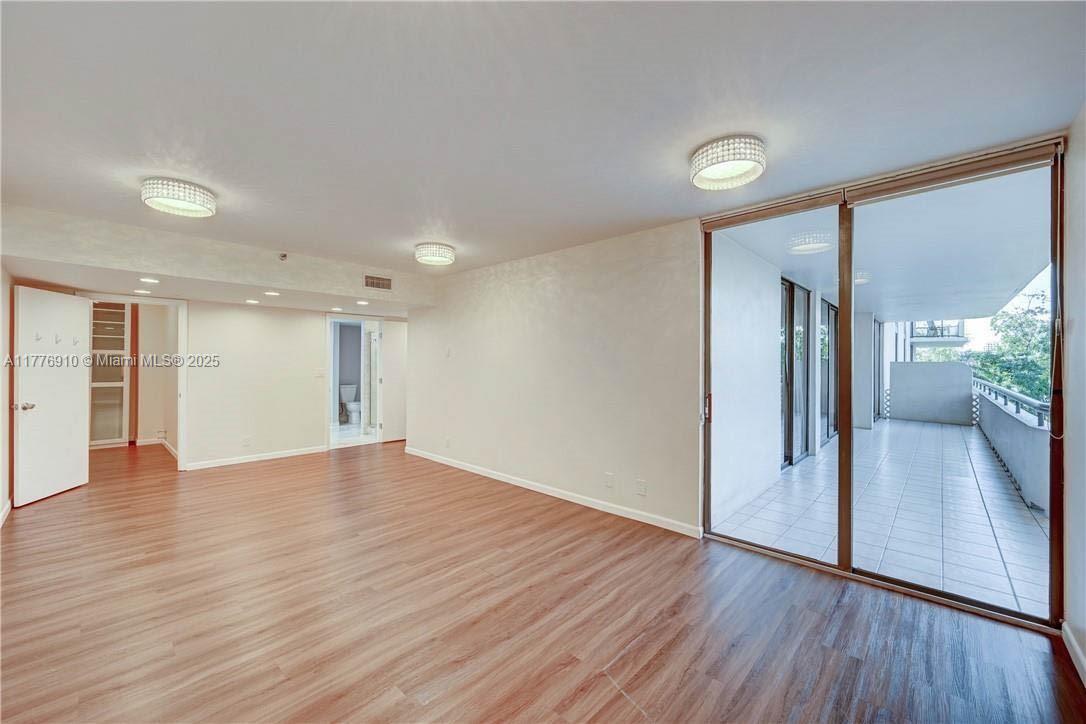 TURNBERRY ISLE SOUTH COND - Residential