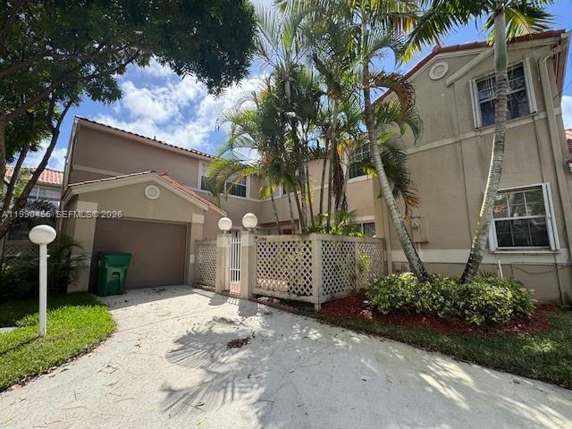 EMBASSY LAKES - Residential