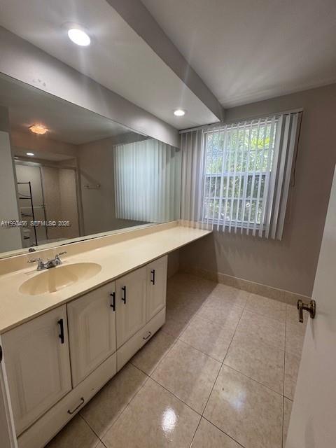 EMBASSY LAKES - Residential