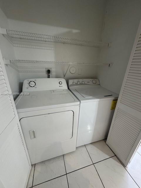 EMBASSY LAKES - Residential