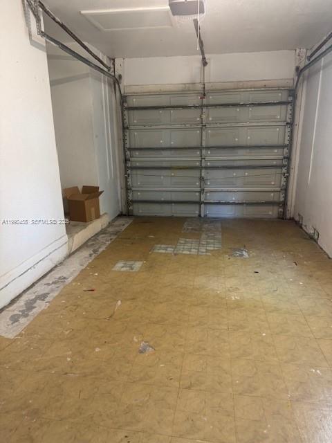 EMBASSY LAKES - Residential