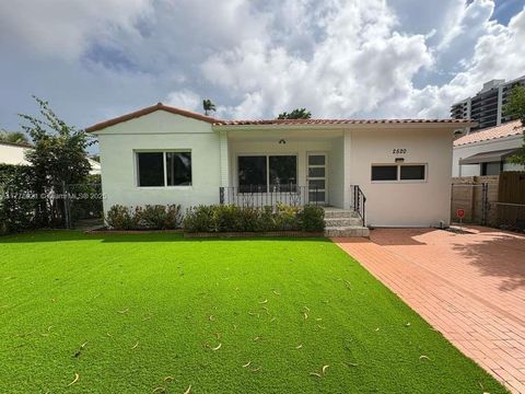 2520 SW 22nd Ter na Miami FL 33145