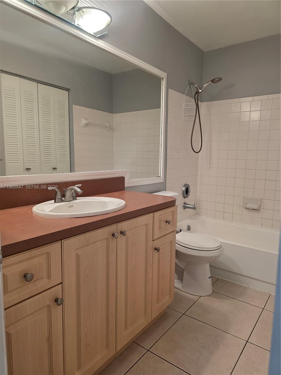 LA HACIENDA COUNTRY CLUB - Residential