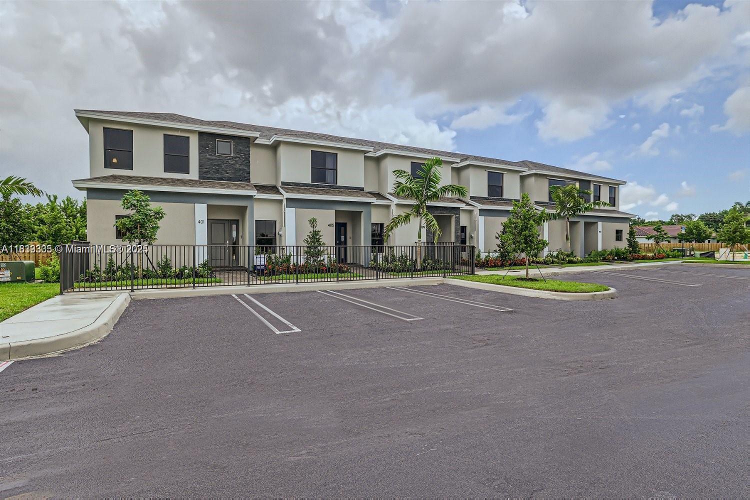 445 NE 1st Dr 445