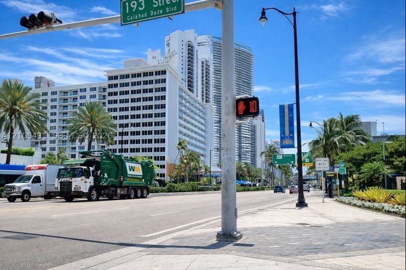 19201 Collins Ave 707