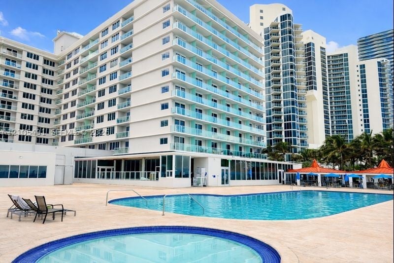 19201 Collins Ave 707