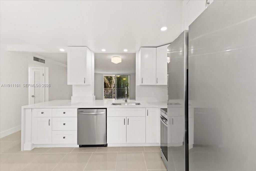 Photo of 319 NE 14th Ave #201, Hallandale Beach, FL 33009 (MLS # A11911161)