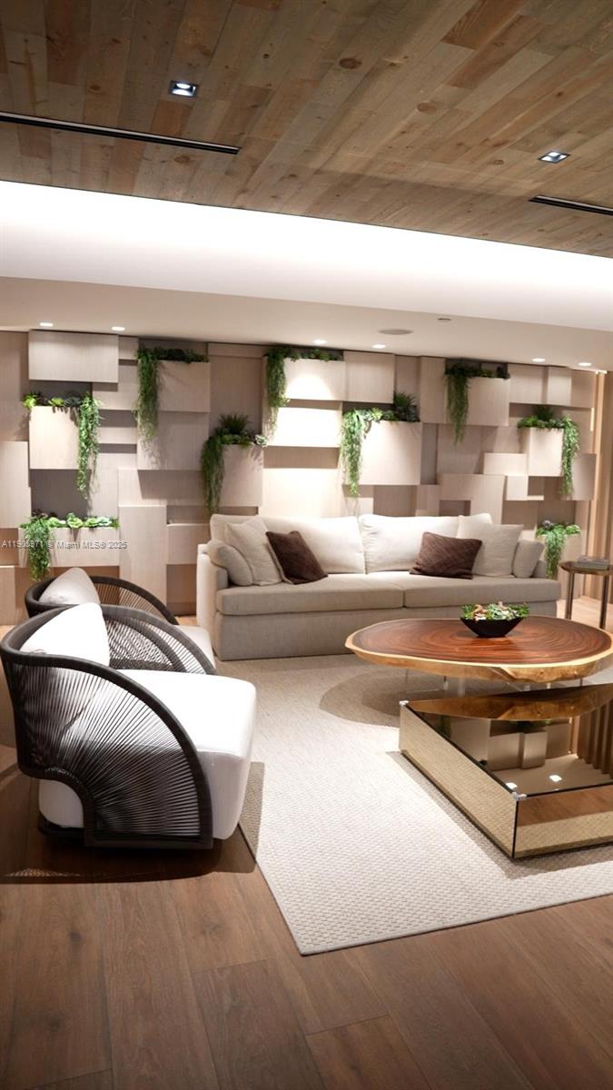 RONEY PALACE CONDO - Residential Lease