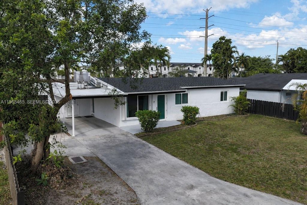 Photo of 3036 N 58th Ave, Hollywood, FL 33021 (MLS # A11965465)