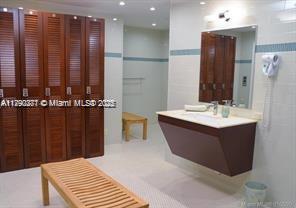 TURNBERRY ISLE SOUTH COND - Residential Lease