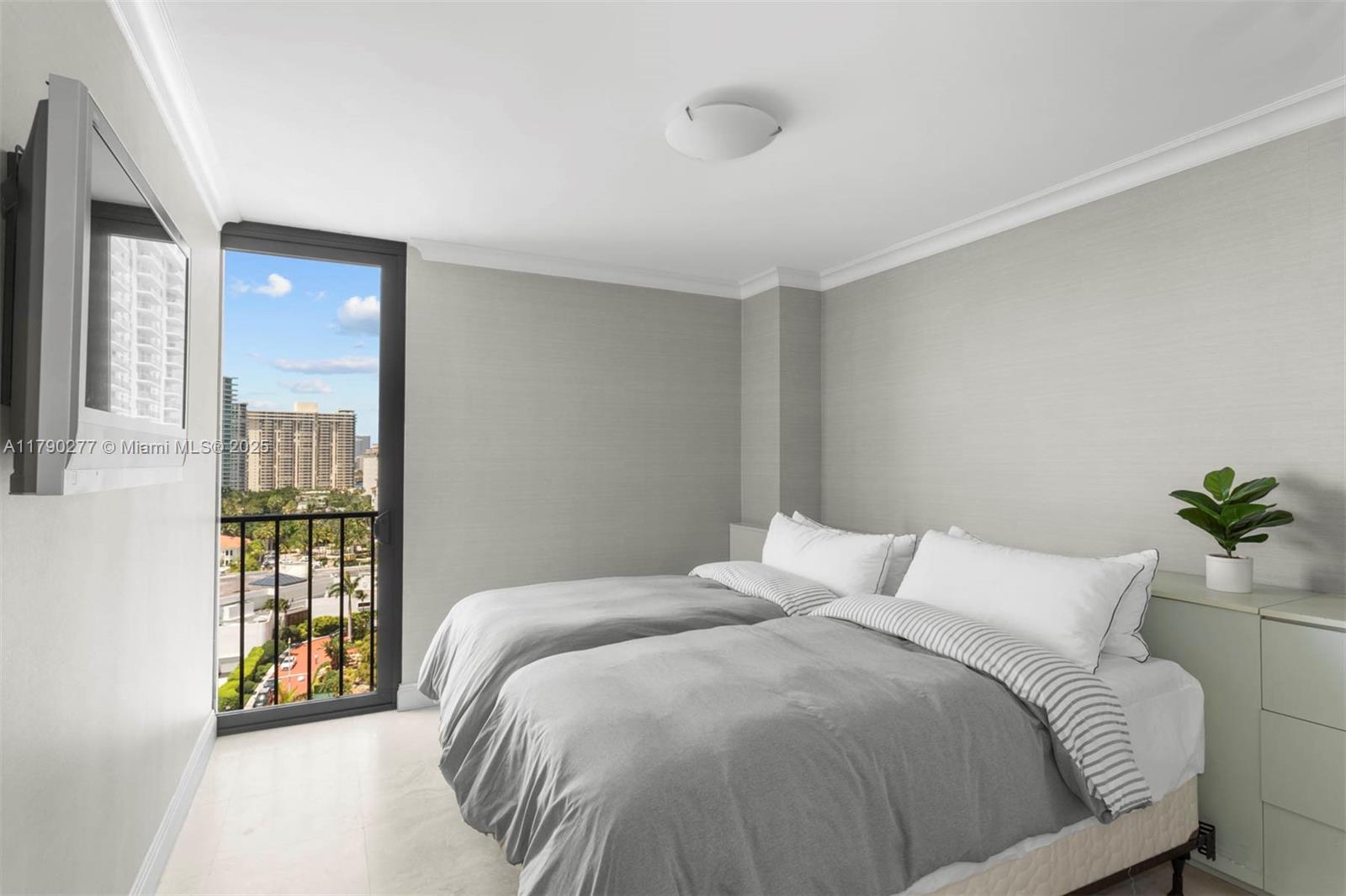 TURNBERRY ISLE SOUTH COND - Residential Lease