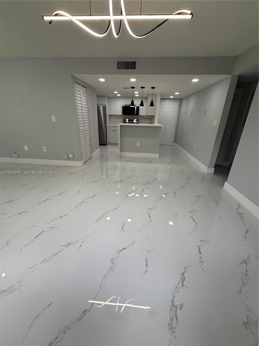 VILLAS DE VENEZIA CONDO - Residential Lease