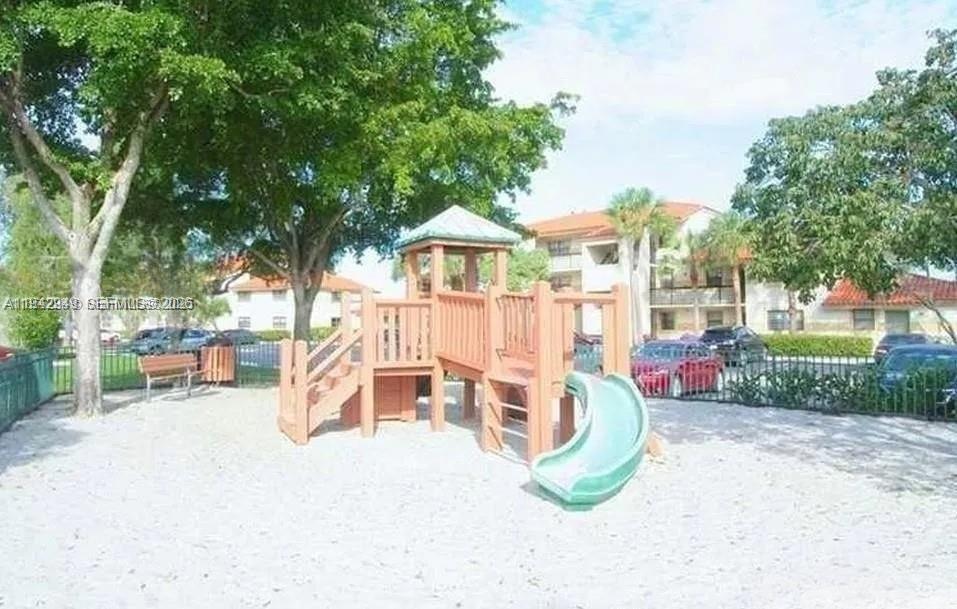 VILLAS DE VENEZIA CONDO - Residential Lease