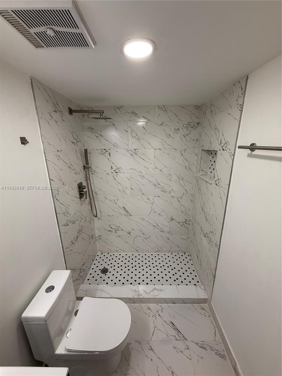 VILLAS DE VENEZIA CONDO - Residential Lease