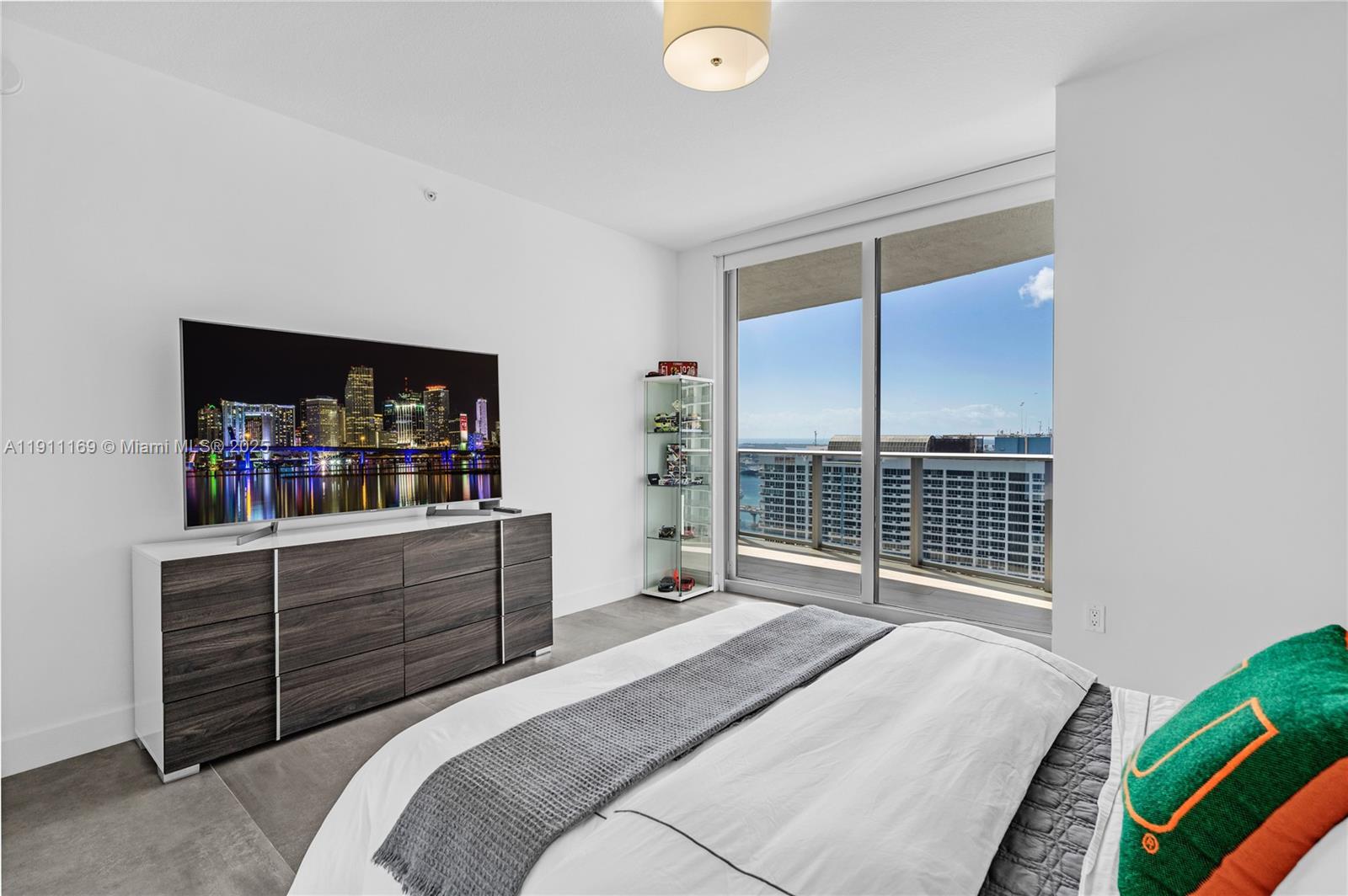 ARIA ON THE BAY CONDO - Residential