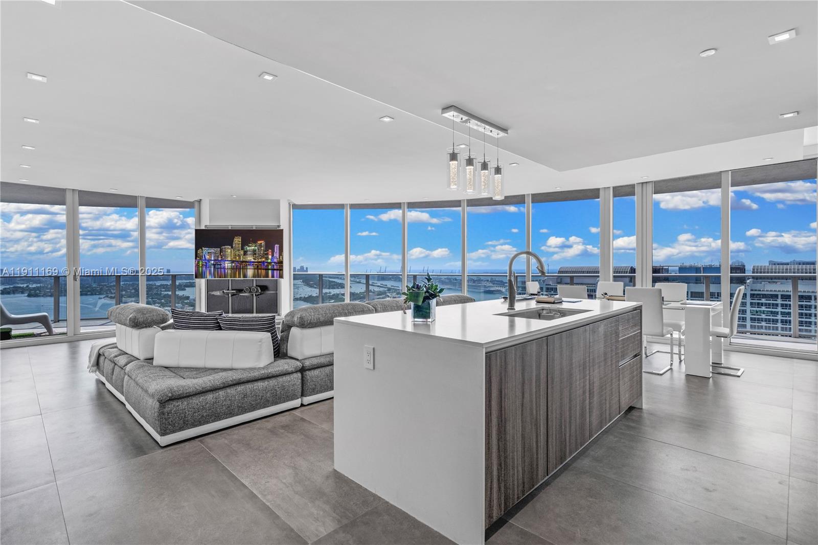 ARIA ON THE BAY CONDO - Residential