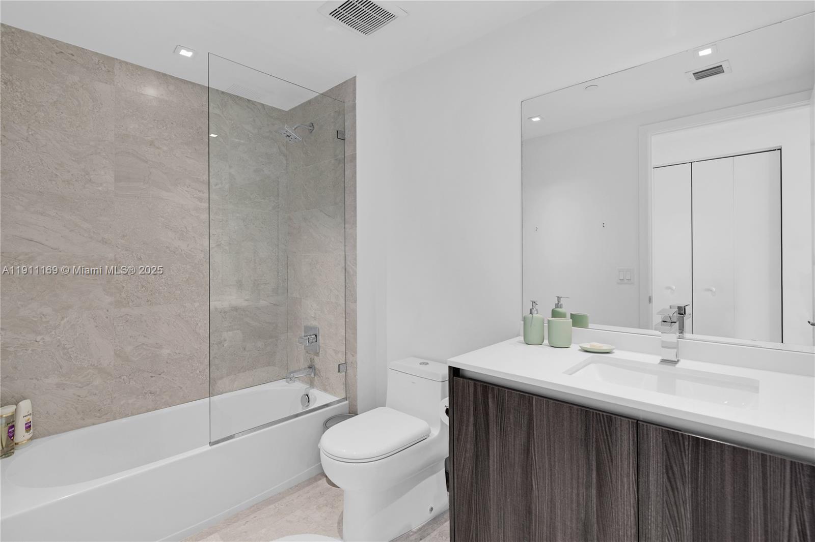 ARIA ON THE BAY CONDO - Residential