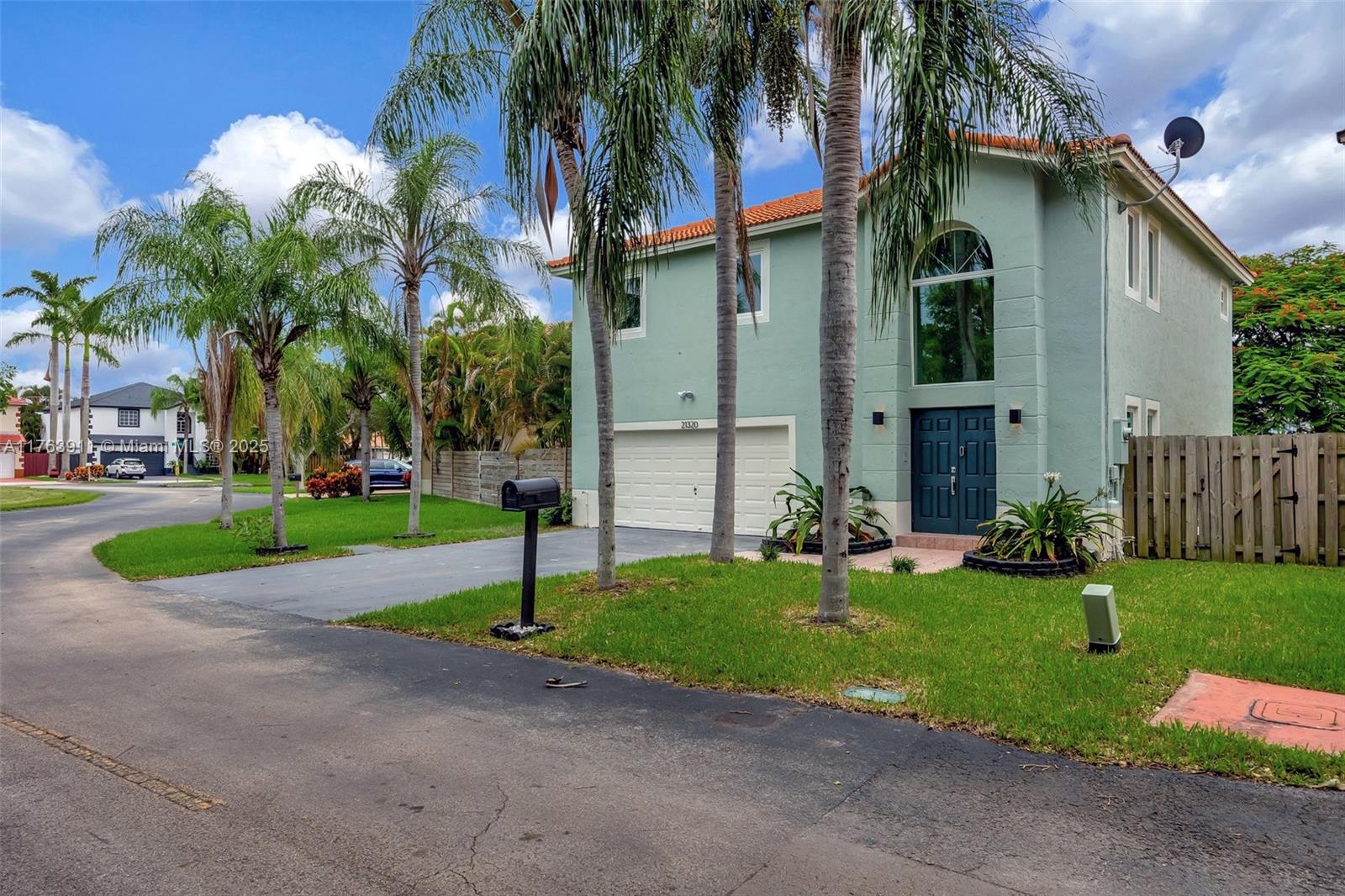 VILLAS OF OLD CUTLER - Residential Lease