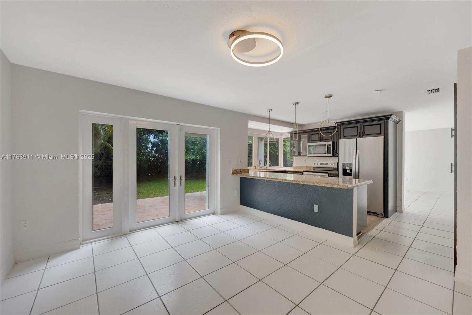 VILLAS OF OLD CUTLER - Residential Lease