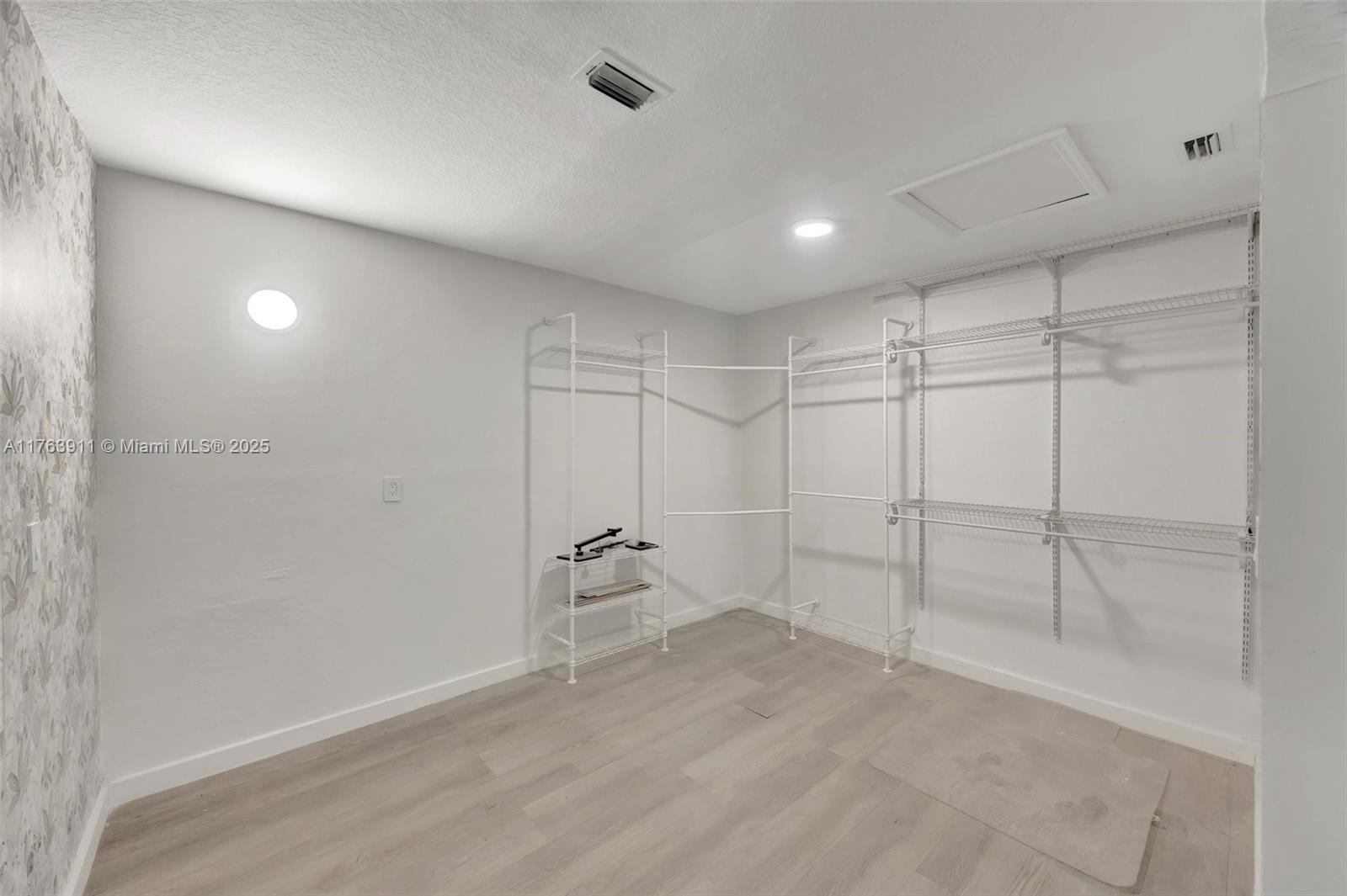 VILLAS OF OLD CUTLER - Residential Lease