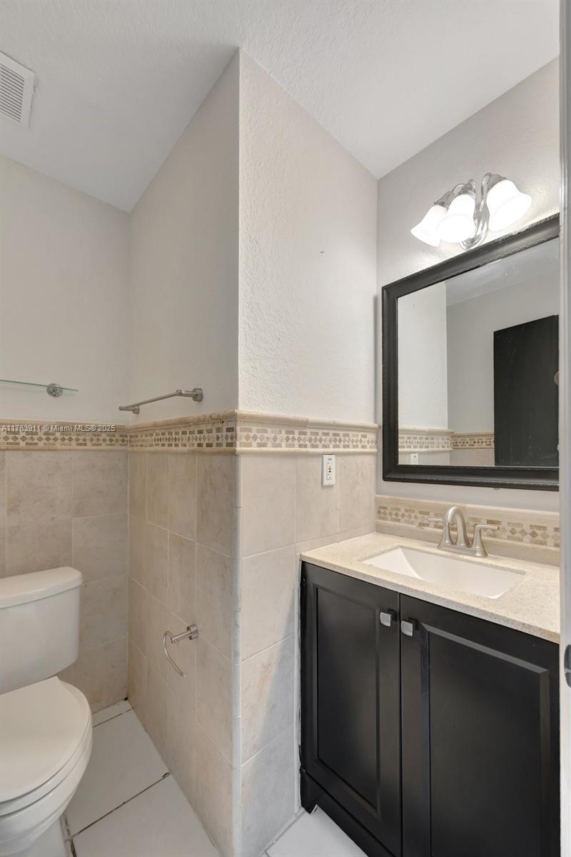 VILLAS OF OLD CUTLER - Residential Lease