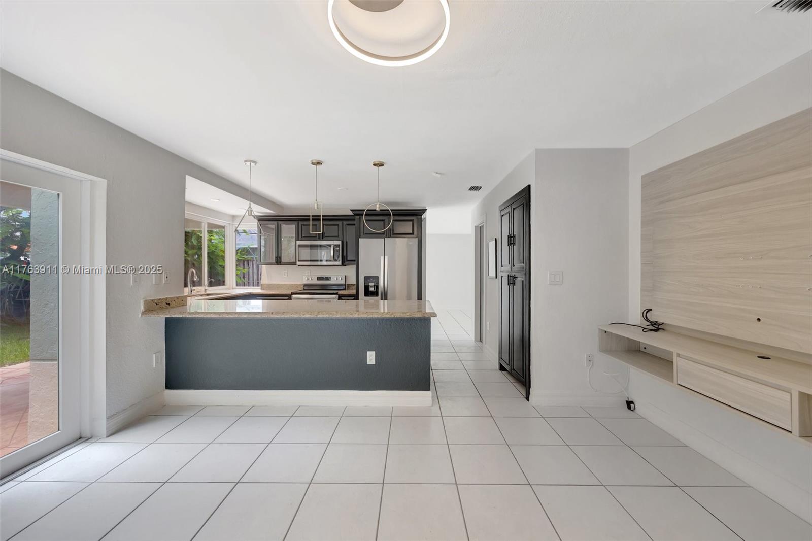 VILLAS OF OLD CUTLER - Residential Lease