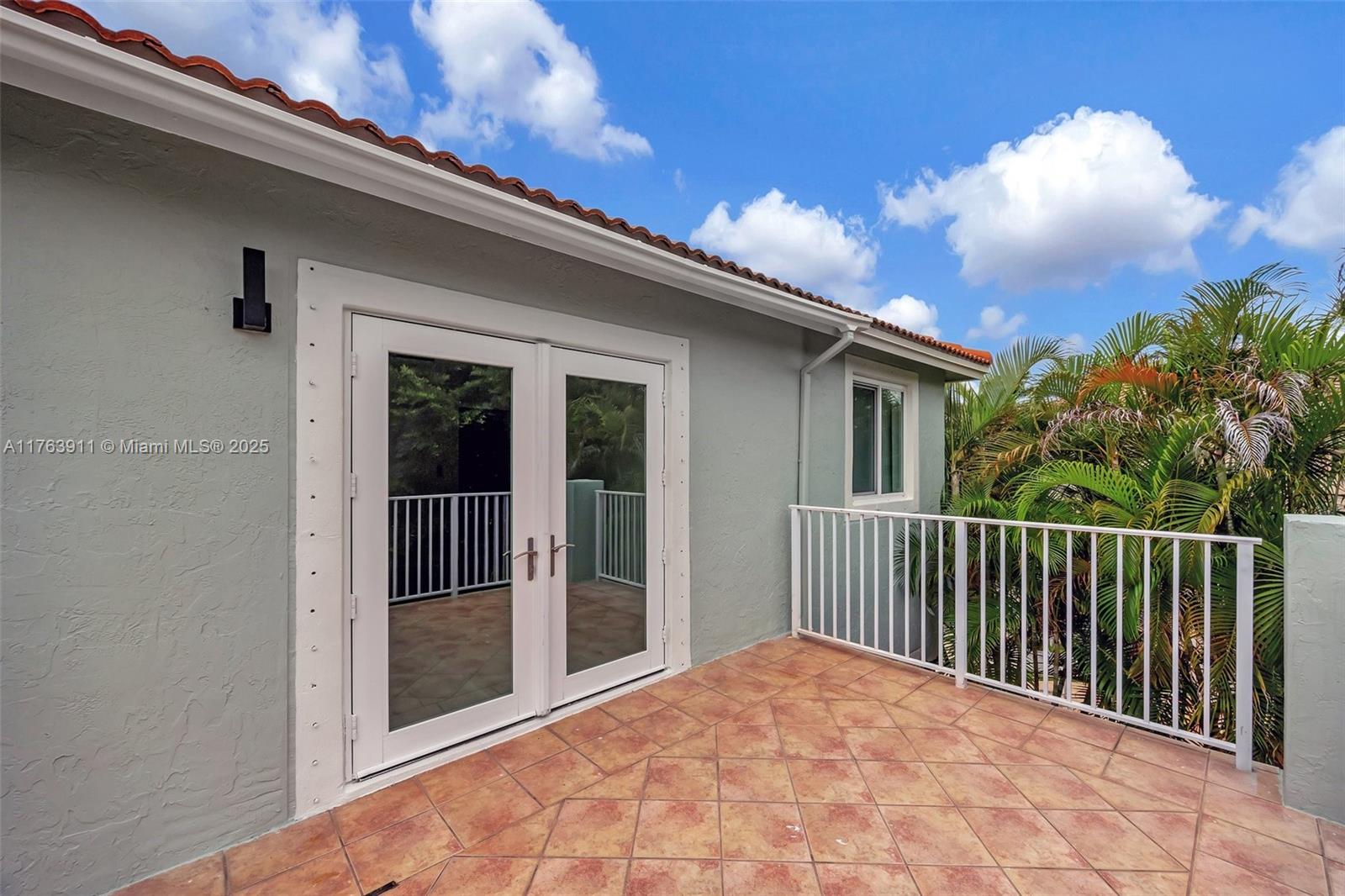 VILLAS OF OLD CUTLER - Residential Lease