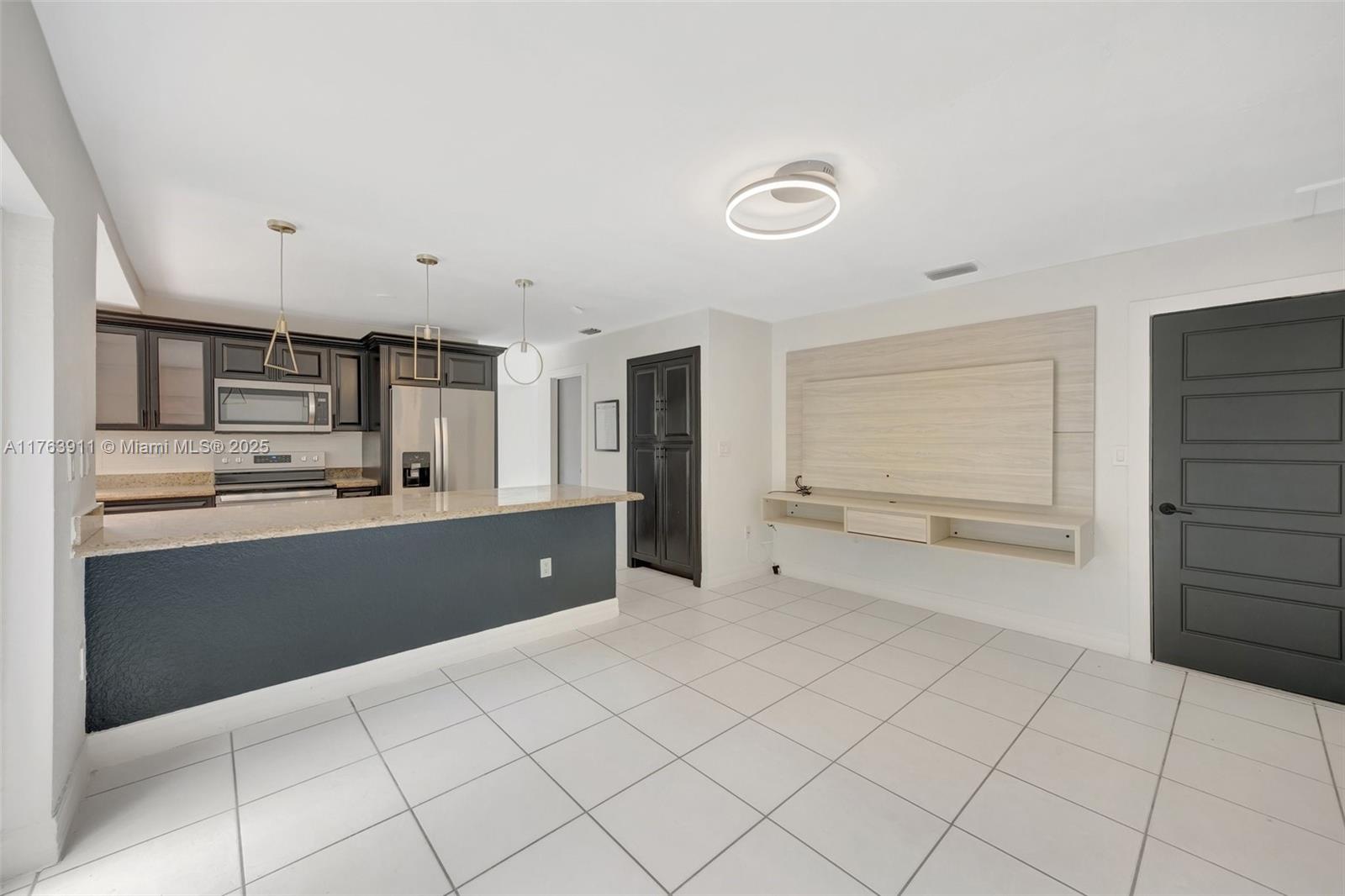 VILLAS OF OLD CUTLER - Residential Lease