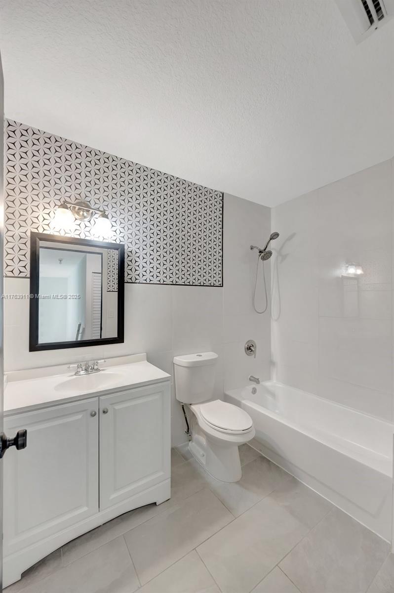 VILLAS OF OLD CUTLER - Residential Lease