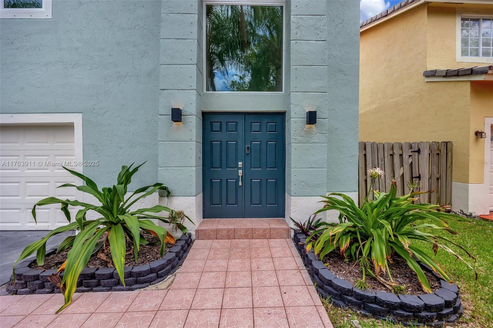 VILLAS OF OLD CUTLER - Residential Lease