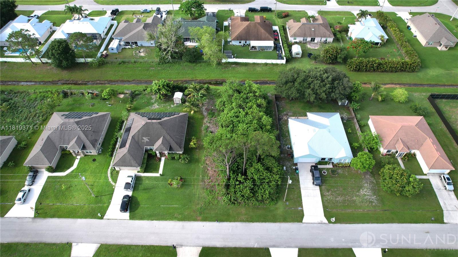 1574 Hackensack Ave, Port St. Lucie, FL, 34953/$190,000 3 1574 Hackensack Ave