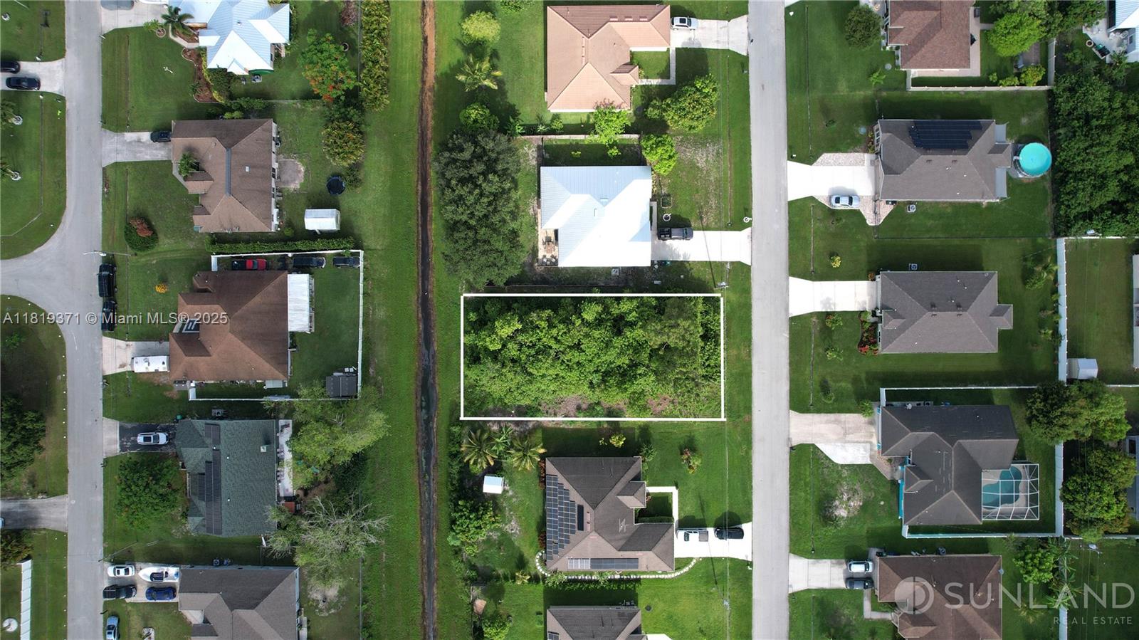 1574 Hackensack Ave, Port St. Lucie, FL, 34953/$190,000 1 1574 Hackensack Ave