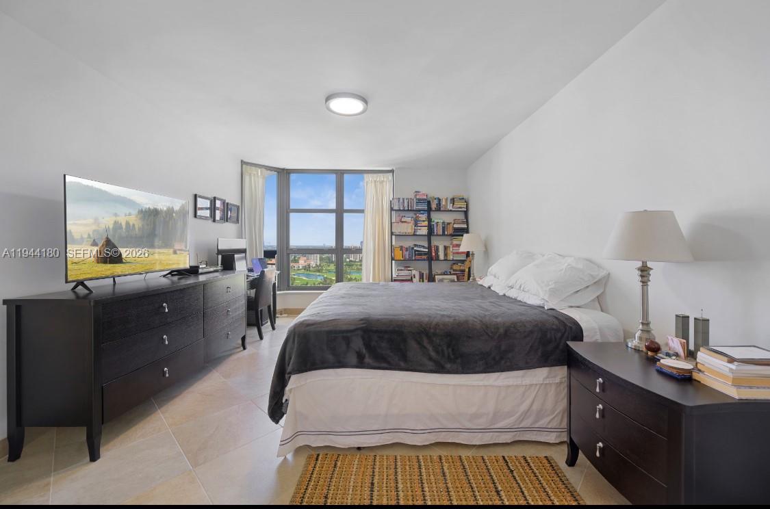 MYSTIC POINTE TOWER 500 C - Residential