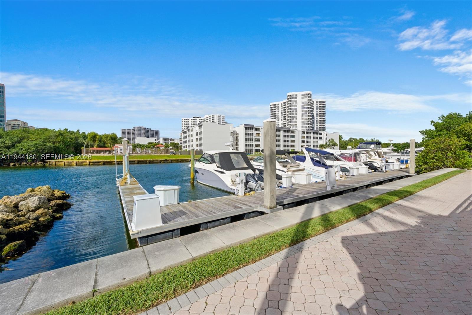 MYSTIC POINTE TOWER 500 C - Residential