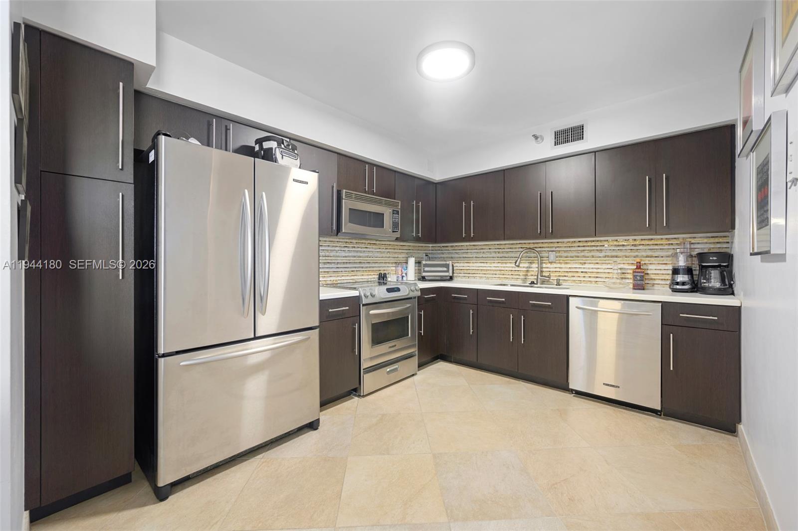 MYSTIC POINTE TOWER 500 C - Residential