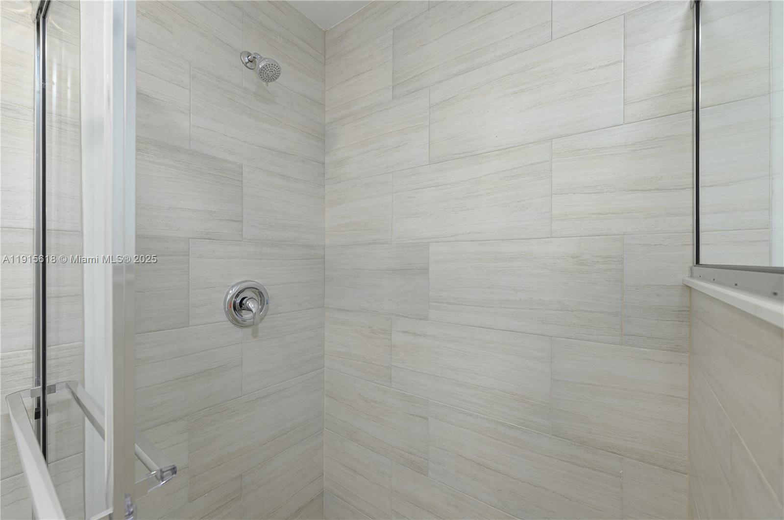 DE CARLO MANOR - Residential