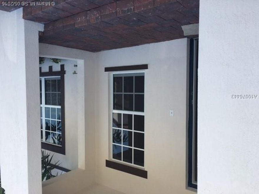 Brand new ready to move in two story townhouse 4 bed 3 baths.  Ideal kitchen with granite counter tops. Beautiful family room, ceramic first floor, carpet second floor. quiet and comfortable community. Best location in Kendall great schools, secure and easy access.
The client rent only the house 4/3, the studio is not for rent.