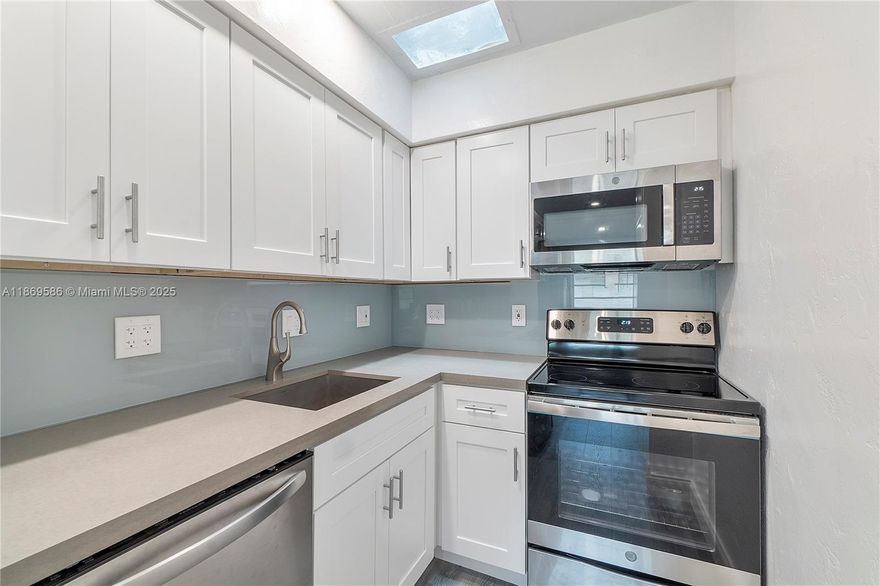 Recently remodeled, take a look a this modern 1 Bed / 1 Bath unit at Orangebrook Villas in Hollywood. Steps away from Hollywood Blvd and I 95, great for a quick commute. Laminate style wood flooring, remodeled kitchen, stainless steel appliances, gorgeous remodeled bathroom with porcelain tile. Quick application process. Close to shopping and great restaurants. Applicants must have a credit score of 700+. No pets per association. Perfect for investors, leased at $1600 per month, lease ends Jan 2026.  Call today, don't miss this one!