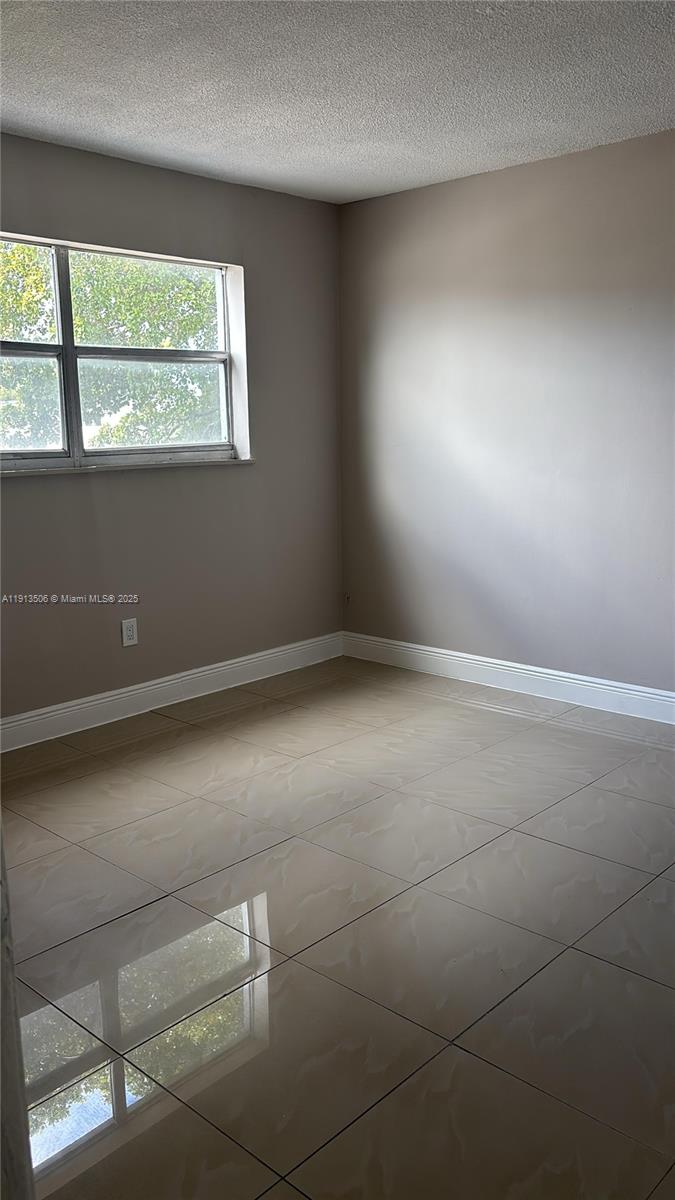 TROPICAL TERRACE CONDO - Residential Lease