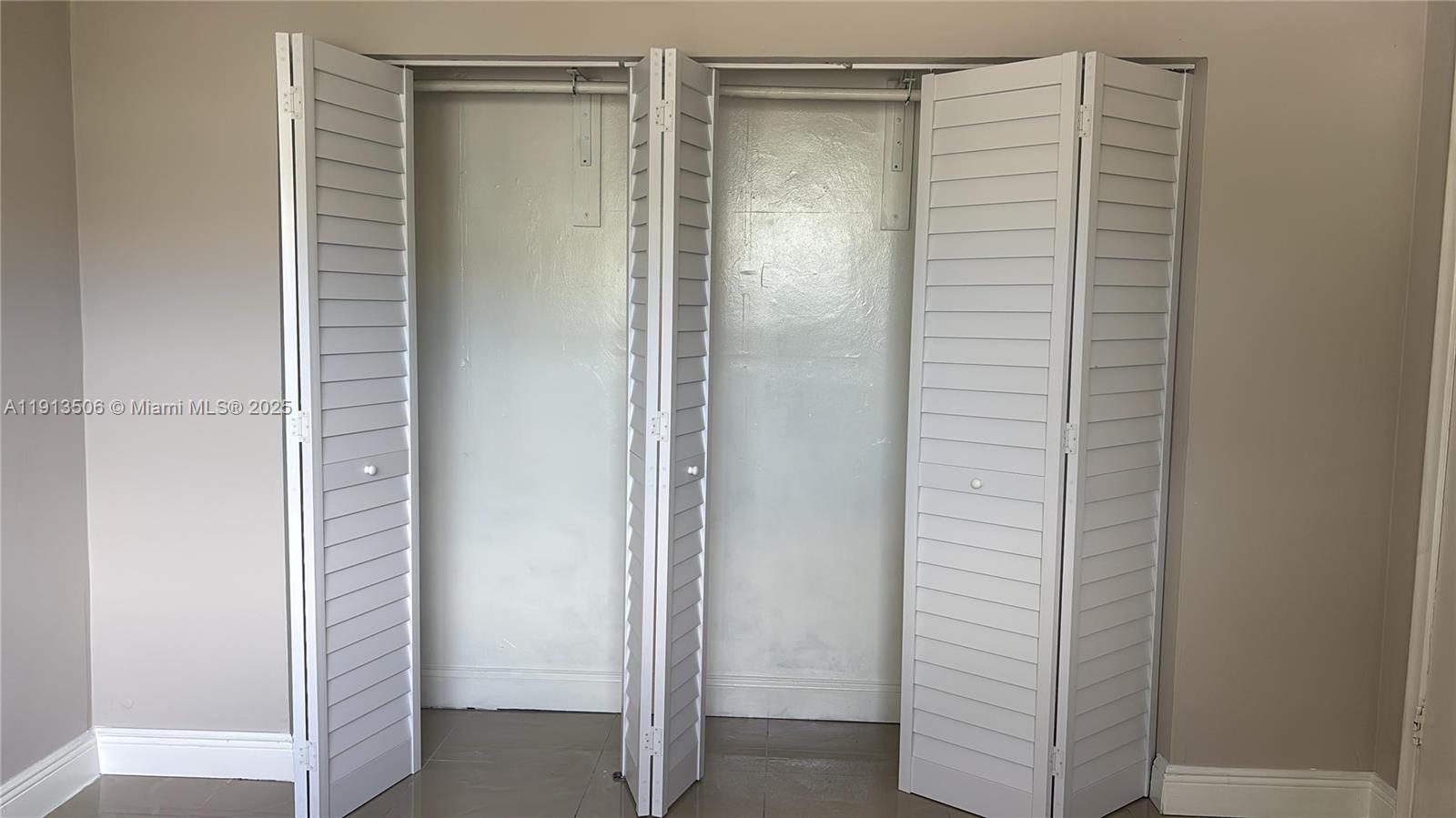 TROPICAL TERRACE CONDO - Residential Lease