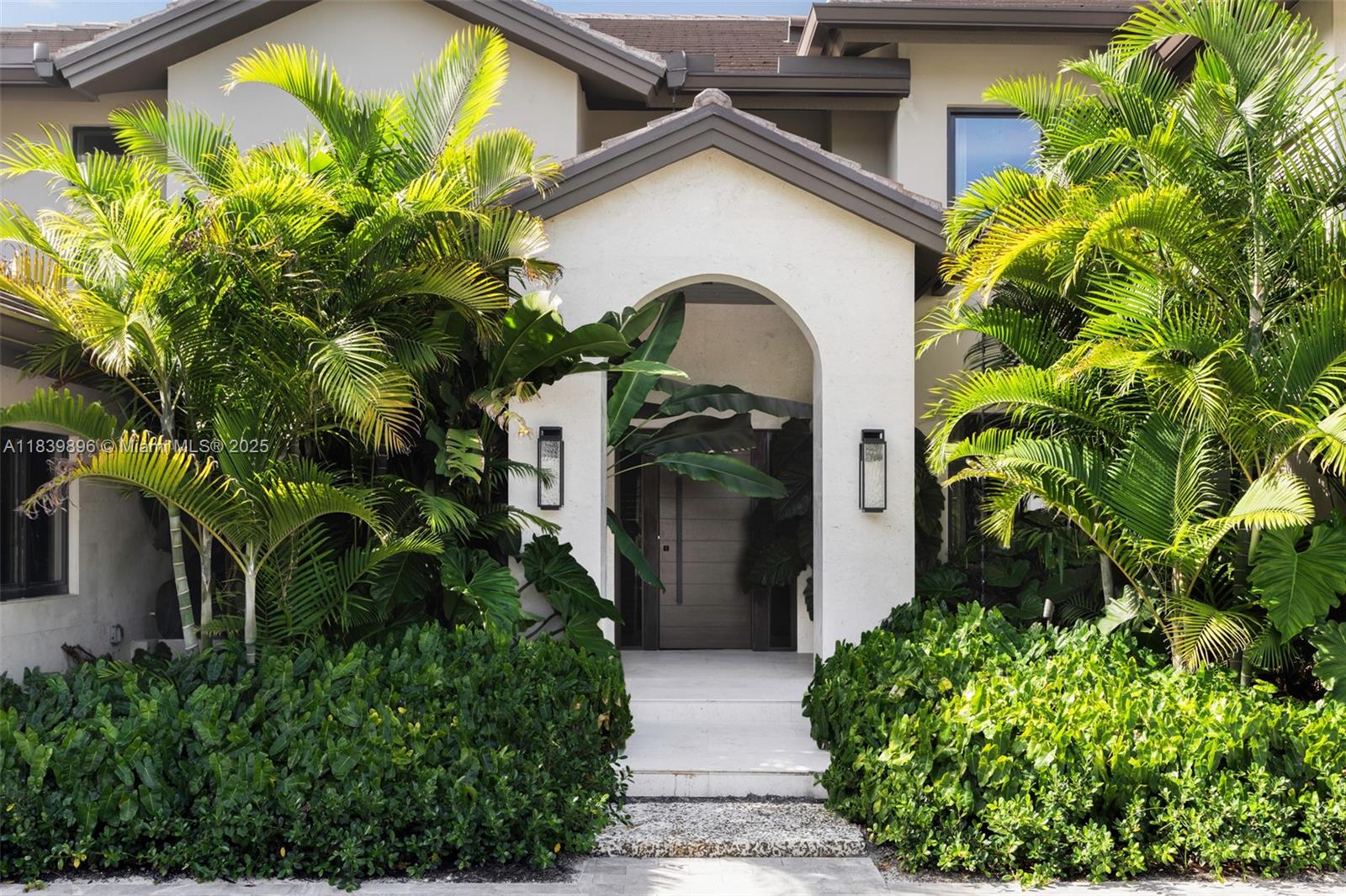 110 Holiday Dr