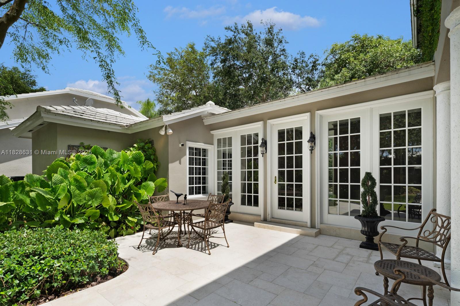 KINGS COVE - Residential