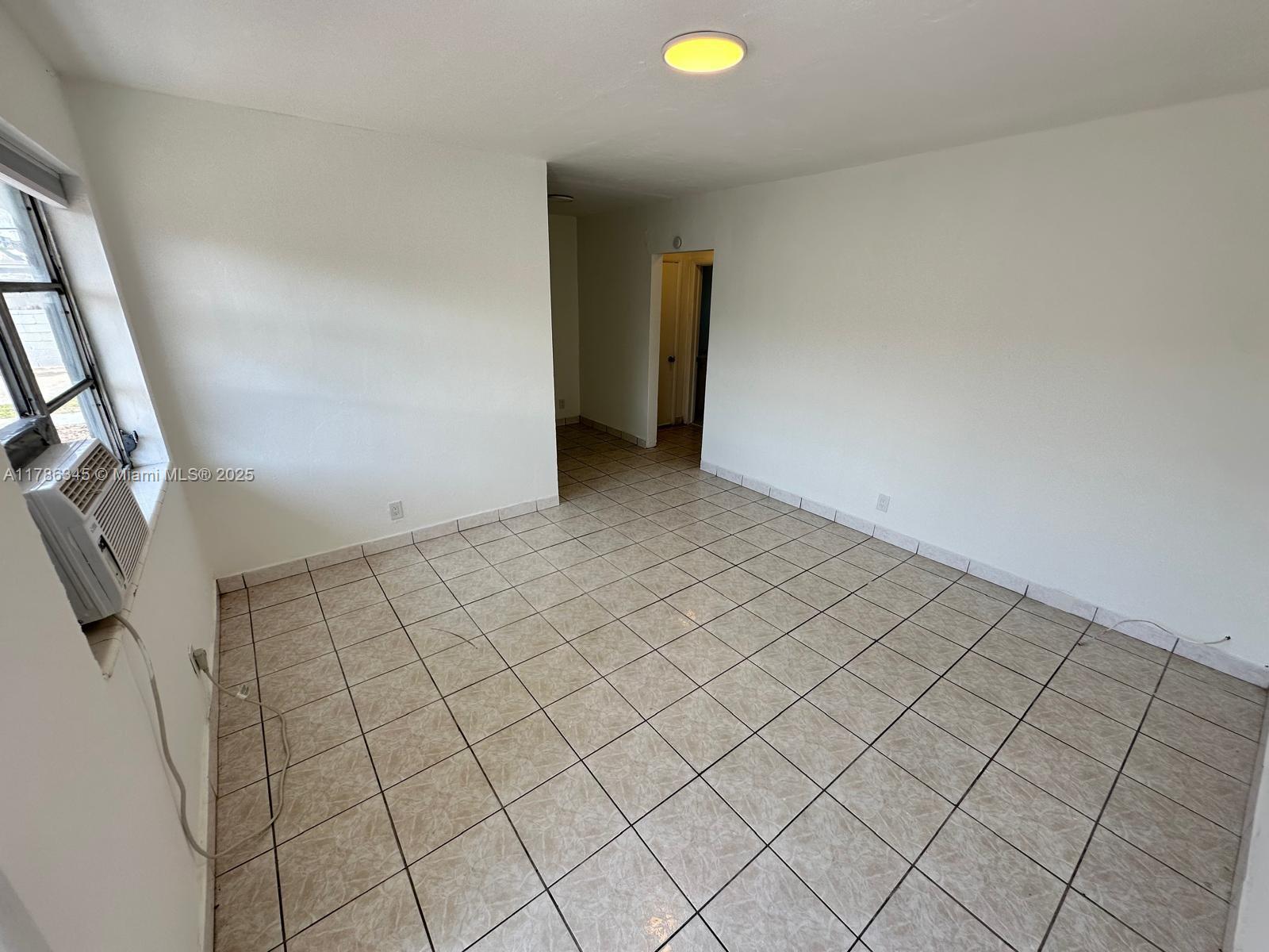 6025 Polk St 3