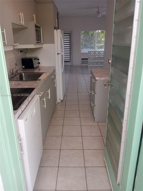 6490 Collins Ave 18 Miami Beach FL 33141