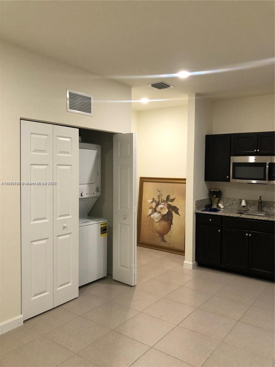 COCO PALM ESTATES - Residential Lease
